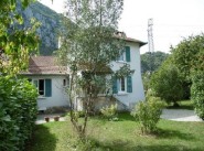 City / village house Quie